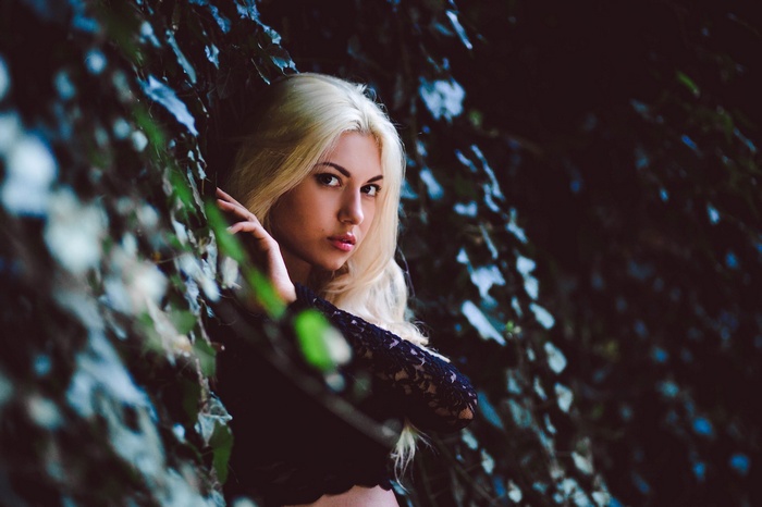 Lena Potapova with blonde hair among leaves