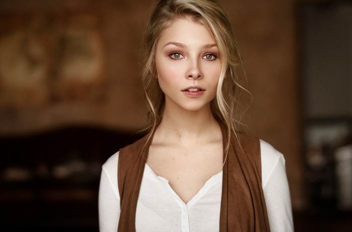 Sacha Leyendecker, face, Maxim Guselnikov, depth of field, wavy hair, model, long hair, Alice Tarasenko, women, eyes, blonde, looking at viewer, portrait