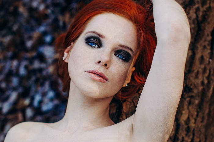 Redhead woman with blue eyes and dark eyeshadow