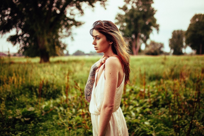 Scarlett Simoneit in a white dress outdoors