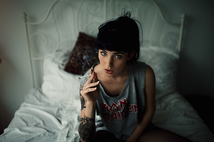 Scarlett Simoneit smoking in bed