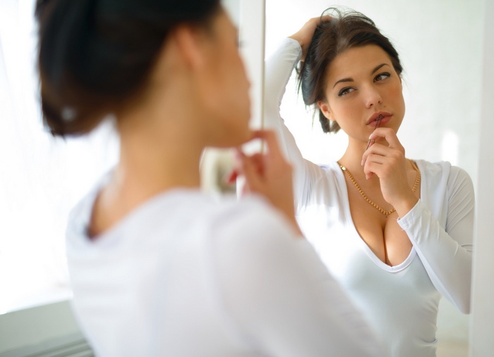 Marina Shimkovich looking in a mirror