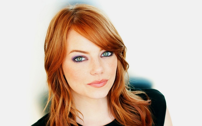Emma Stone looking at viewer