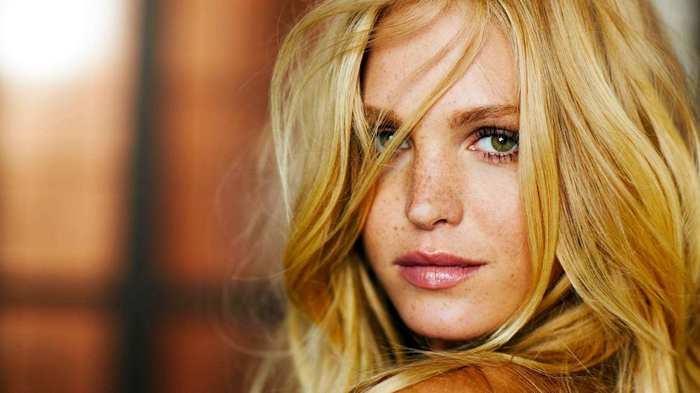 Erin Heatherton with blonde hair and freckles