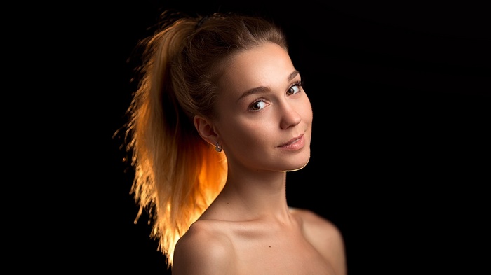 Portrait of a blonde woman with a ponytail