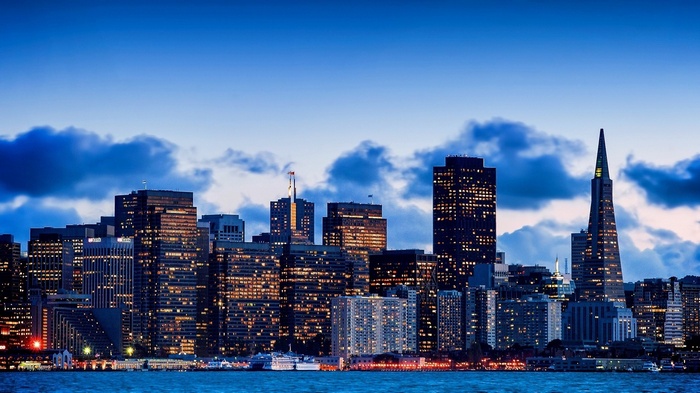 San Francisco skyline at dusk with Transamerica Pyramid