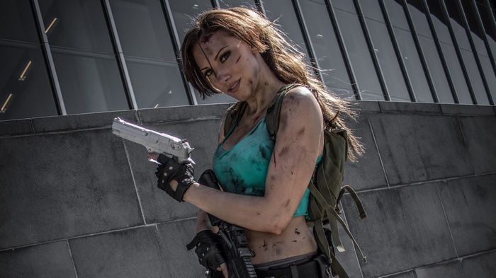 Lara Croft cosplay with guns