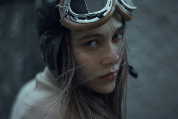 Woman wearing pilot hat and goggles