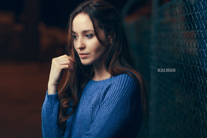 Lorenza Cani wearing a blue sweater by Victor Kalman