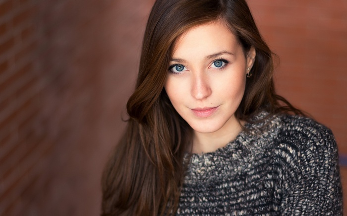 Lorenza, a woman with long brown hair and blue eyes
