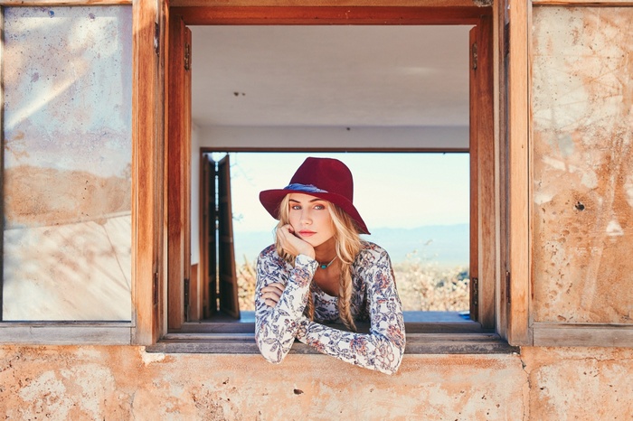 Scarlett Leithold wearing a hat and necklace