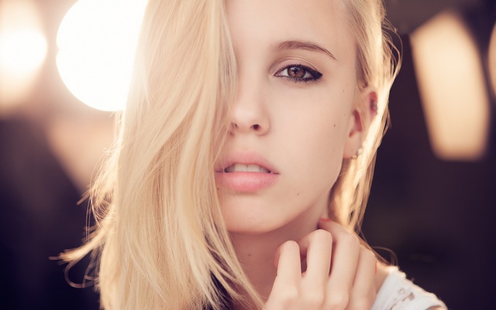 Maria Domark blonde model portrait