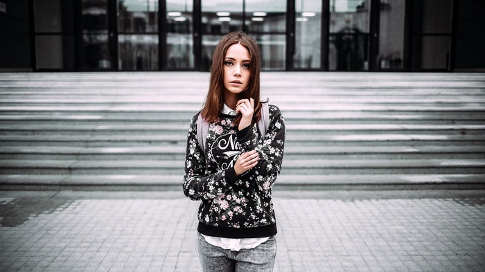 Ksenia Kokoreva posing in front of a building entrance