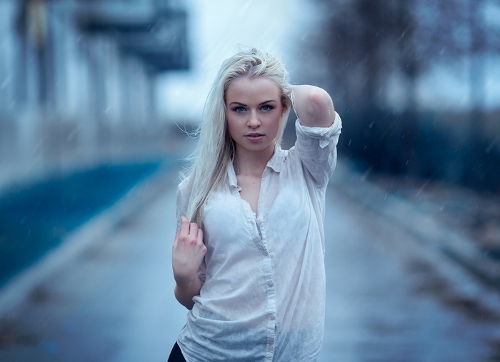 Woman with blonde hair in the rain