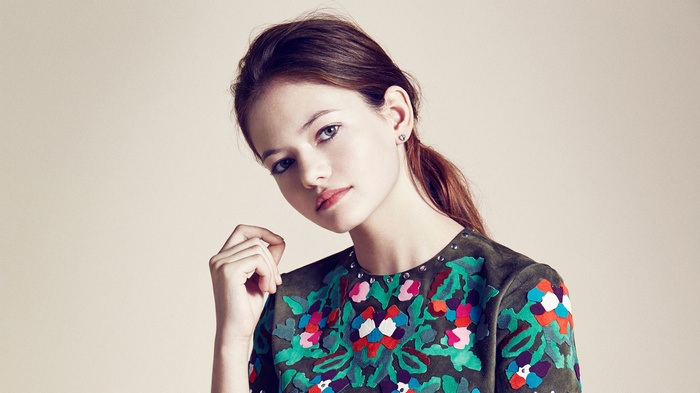 Mackenzie Foy in a floral dress