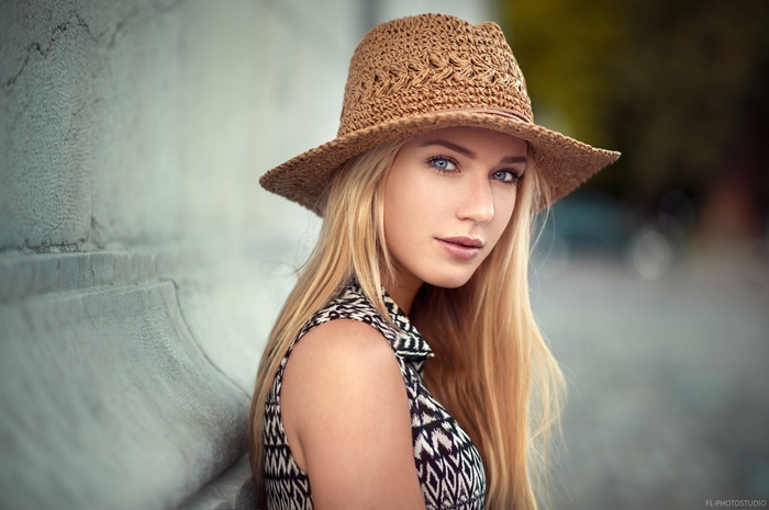 Eva Mikulski, portrait, looking at viewer, Lods Franck, women outdoors ...