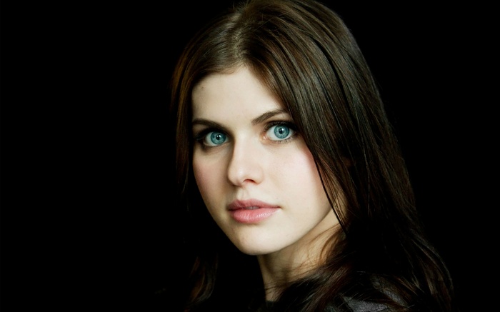 Alexandra Daddario with blue eyes