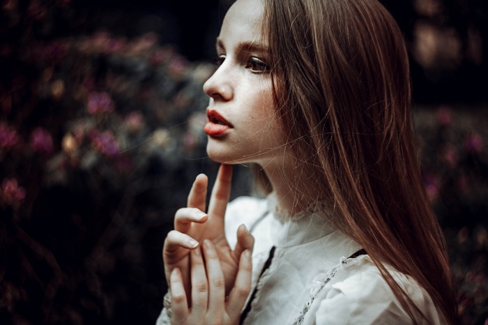 Julia Tavrina portrait with red lips and white dress