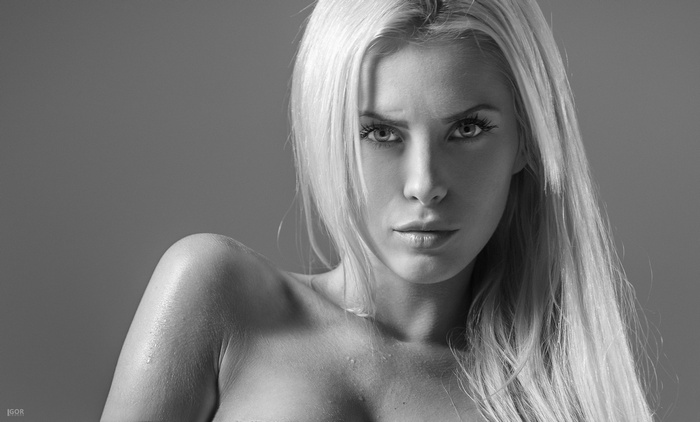 Monochrome portrait of a blonde woman with bare shoulders