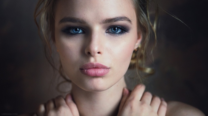 Woman with blue eyes and blonde hair