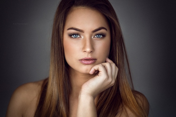 Pitt Heinzinger portrait of a woman with blue eyes