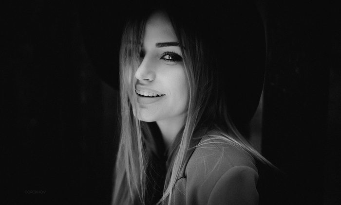 Monochrome portrait of a woman wearing a hat
