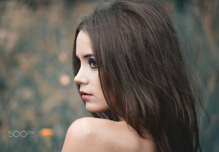 looking into the distance, long hair, depth of field, Ksenia Kokoreva, women outdoors, model, eyes, profile, face, brunette, looking away, women, bare shoulders, 500px
