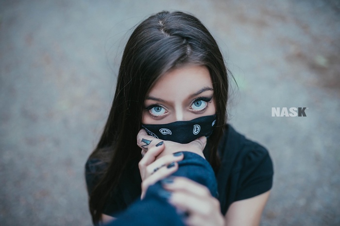 Nask Nach with blue eyes and bandana