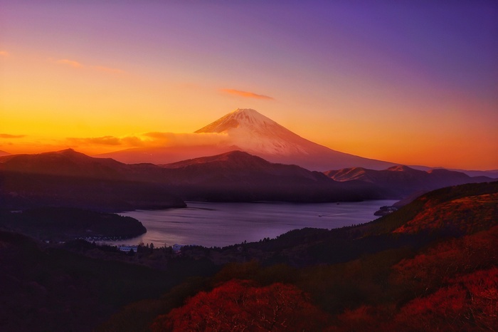 Mount Fuji and Lake Ashi at sunset
