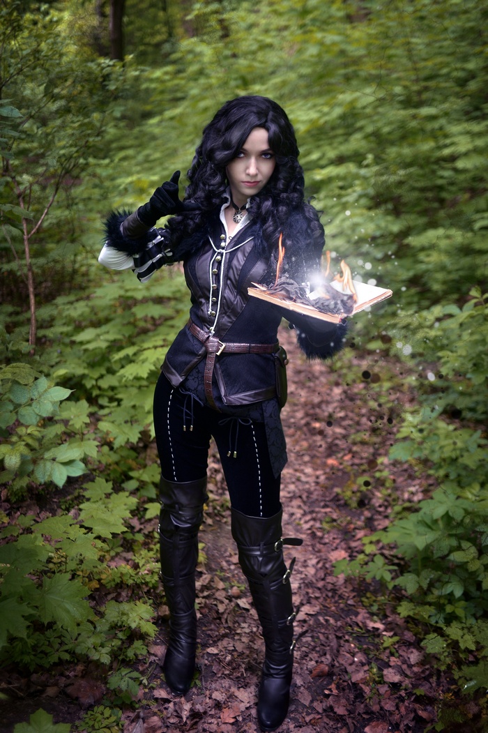 Yennefer of Vengerberg cosplay from The Witcher 3