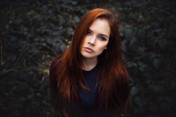 Miro Hofmann portrait of a redhead woman with blue eyes