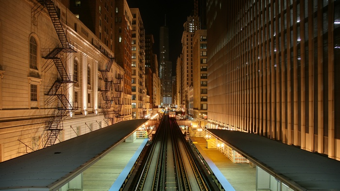Chicago elevated train tracks at night