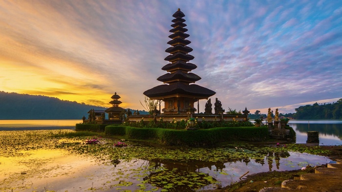 Pura Ulun Danu Bratan Temple at sunrise, Bali, Indonesia
