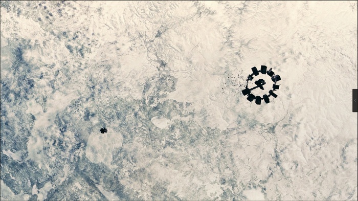 Interstellar spacecraft orbiting a planet