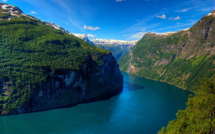 Geirangerfjord, Norway: Mountains and Water