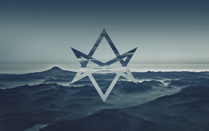 Unicursal Hexagram over misty mountains