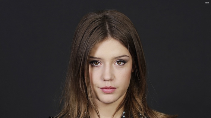 Adele Exarchopoulos looking at the viewer
