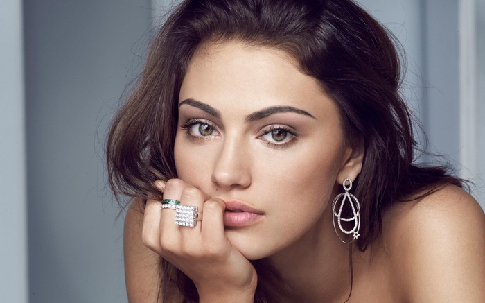 Phoebe Tonkin wearing rings and earrings