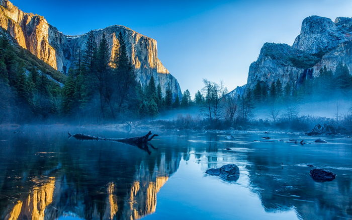 Yosemite National Park river with mist and mountains