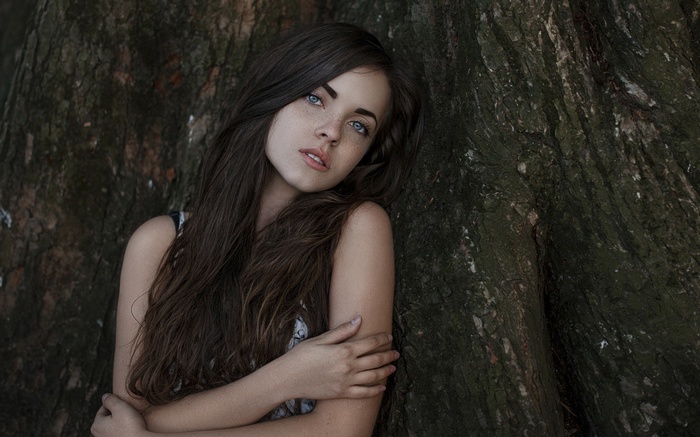 Ekaterina Uspenskaya leaning against a tree