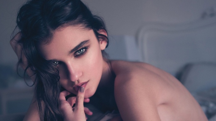 Paula Bulczyńska with blue eyes and dark hair