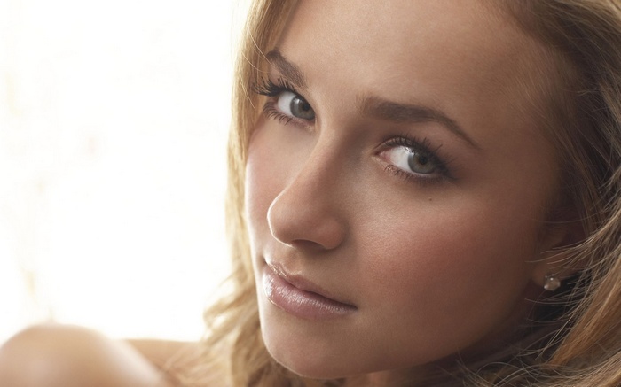 Close-up portrait of Hayden Panettiere