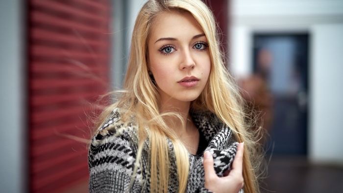 Portrait of a blonde woman with blue eyes by Alex Fetter