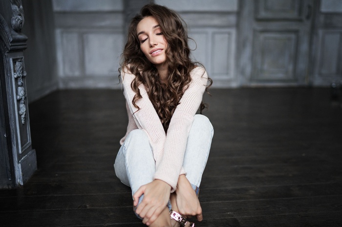 Anyuta Rai sitting on the floor