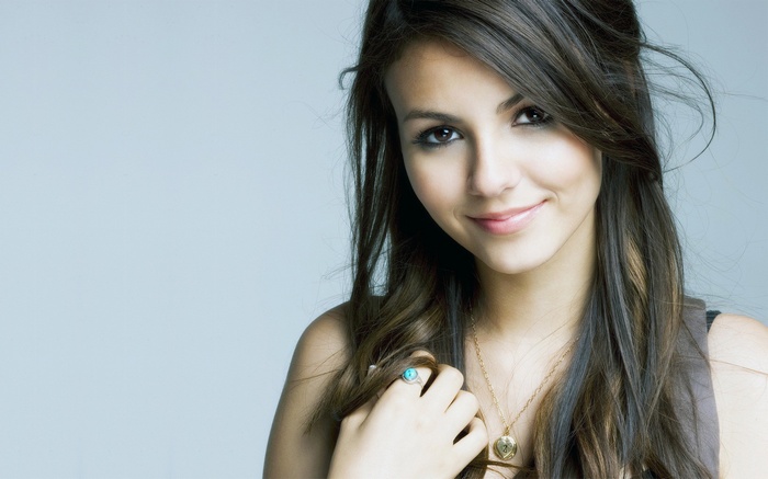 Victoria Justice with long brown hair and jewelry