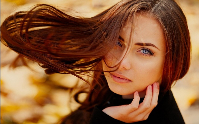 Woman with blue eyes and brown hair