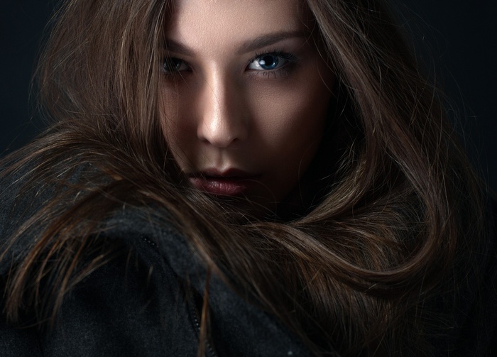 Portrait of a woman with brown hair and blue eyes