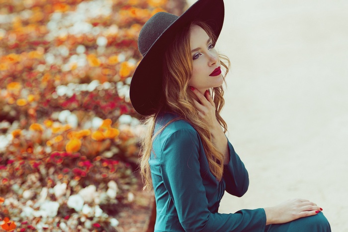 Woman in a hat and dress with red lipstick