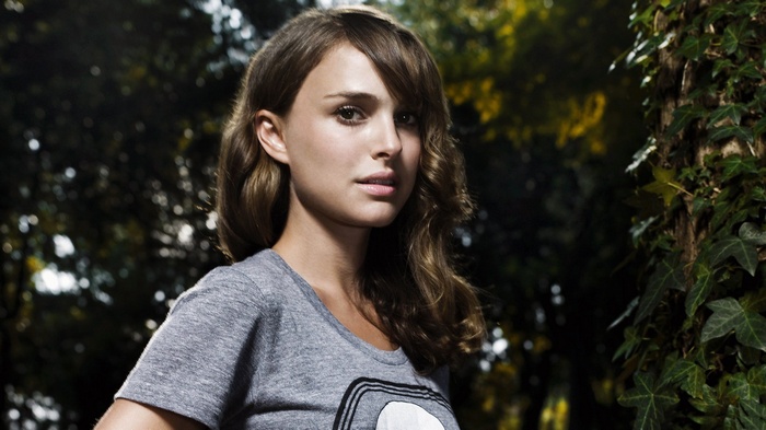 Natalie Portman in a grey t-shirt outdoors