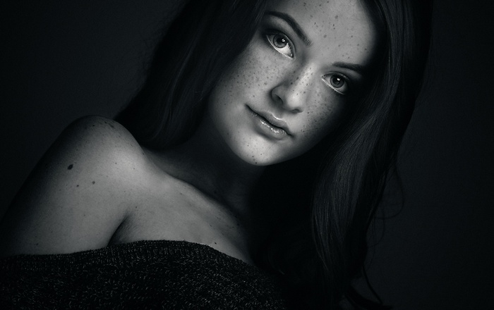 Monochrome portrait of a woman with freckles